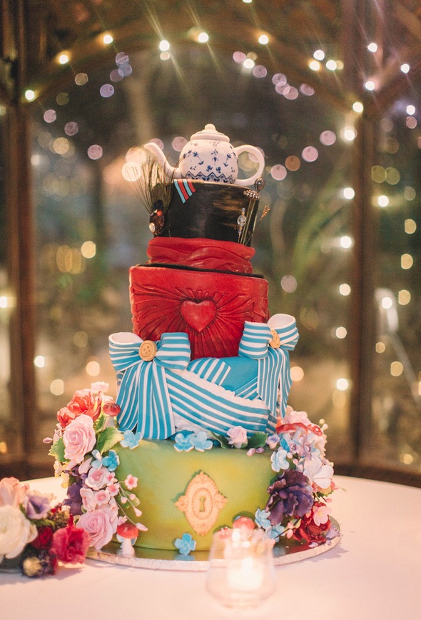 wonderland-wedding-cake